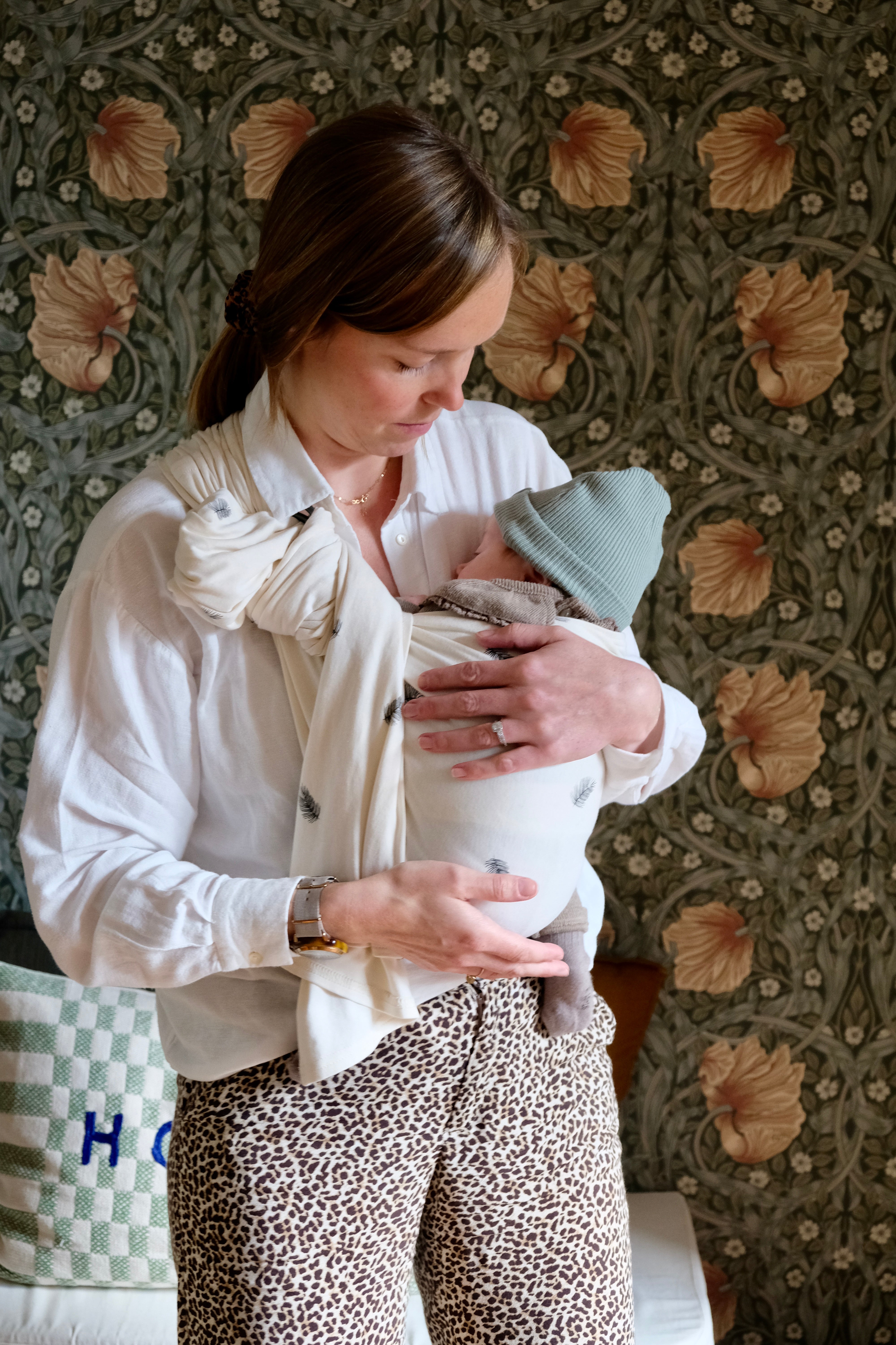 Le portagé bébé : entre tradition et modernité